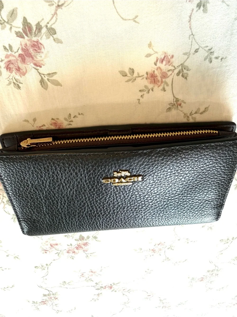 NWOT Coach Black Pebbled Leather Slim Zip Logo Gold Hardware Wallet